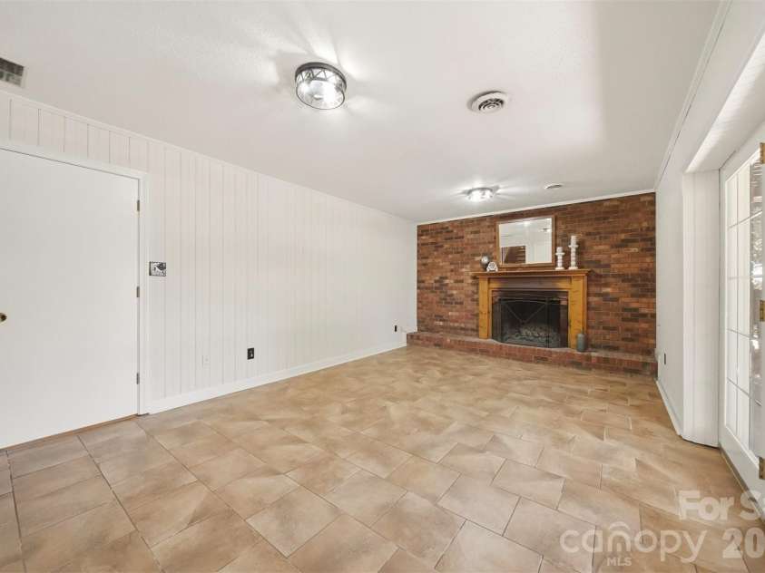 4776 Kennedy Street, Hickory, NC 28602.  MLS# CAR4353201, YatesRealty ID 17540. 