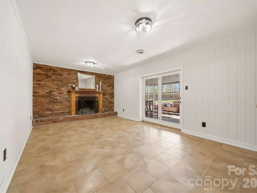 4776 Kennedy Street, Hickory, NC 28602.  MLS# CAR4353201, YatesRealty ID 17540. 