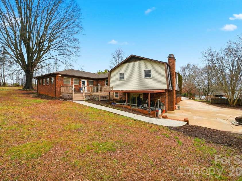 4776 Kennedy Street, Hickory, NC 28602.  MLS# CAR4353201, YatesRealty ID 17540. 