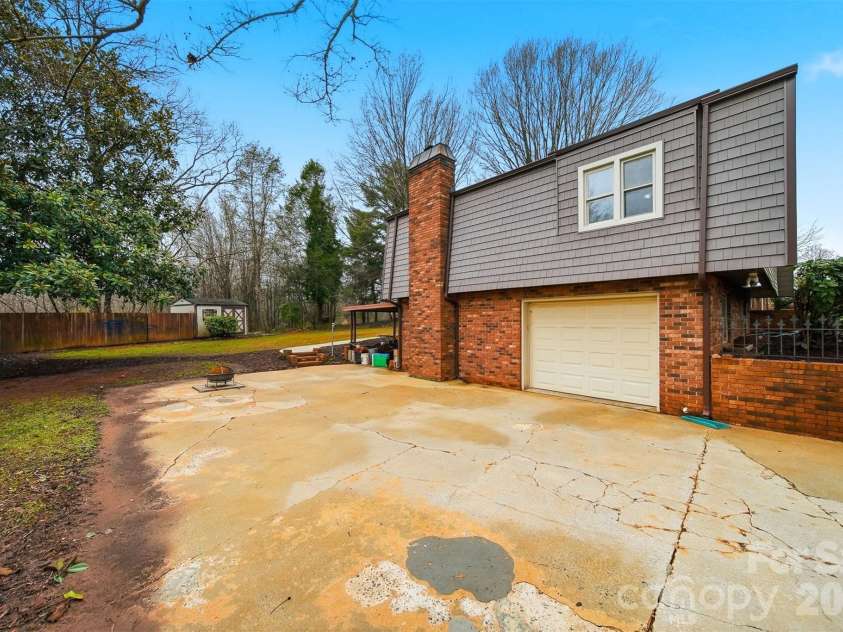 4776 Kennedy Street, Hickory, NC 28602.  MLS# CAR4353201, YatesRealty ID 17540. 