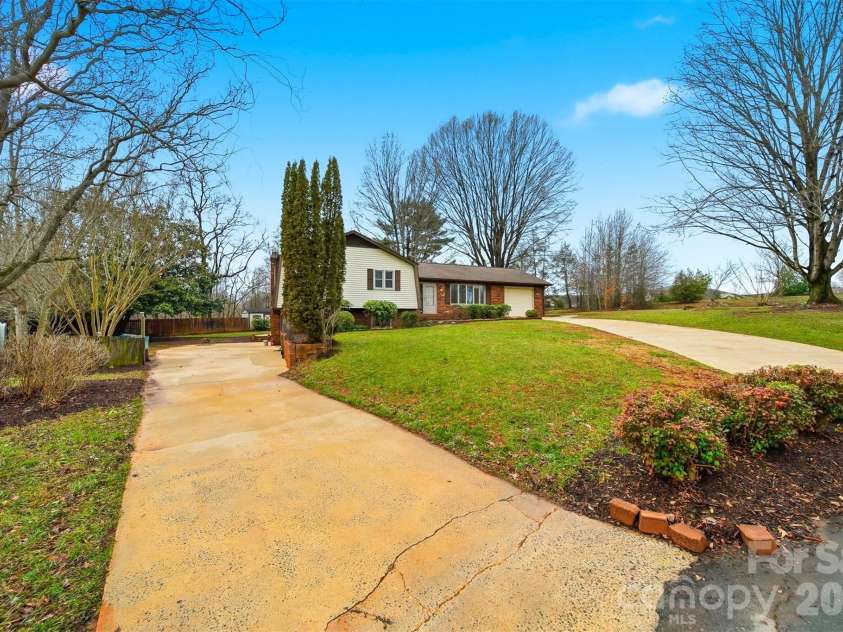 4776 Kennedy Street, Hickory, NC 28602.  MLS# CAR4353201, YatesRealty ID 17540. 