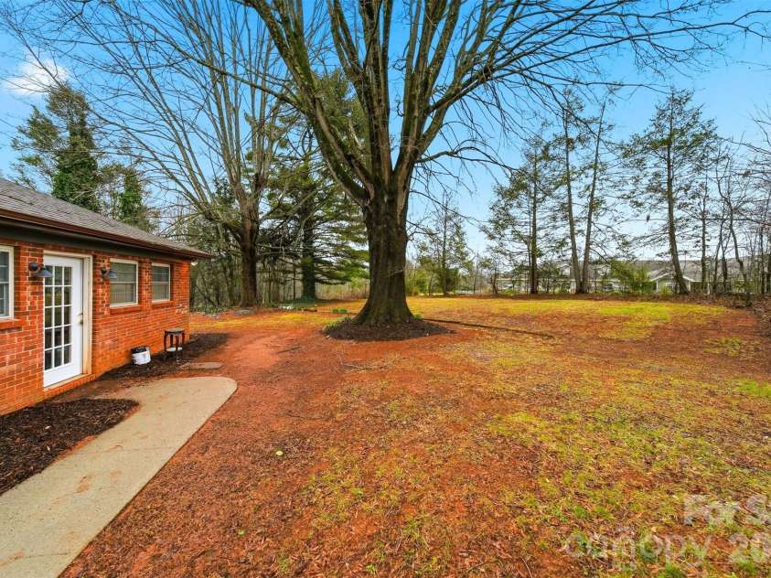 4776 Kennedy Street, Hickory, NC 28602.  MLS# CAR4353201, YatesRealty ID 17540. 