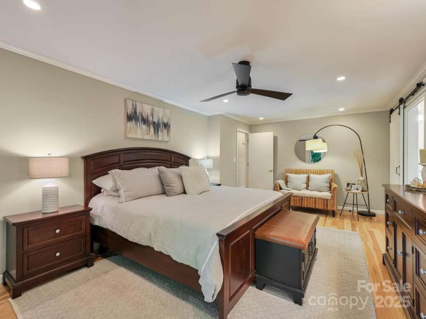 110 Aurora Drive, Asheville, NC 28805.  MLS# CAR4306684, YatesRealty ID 17541. 