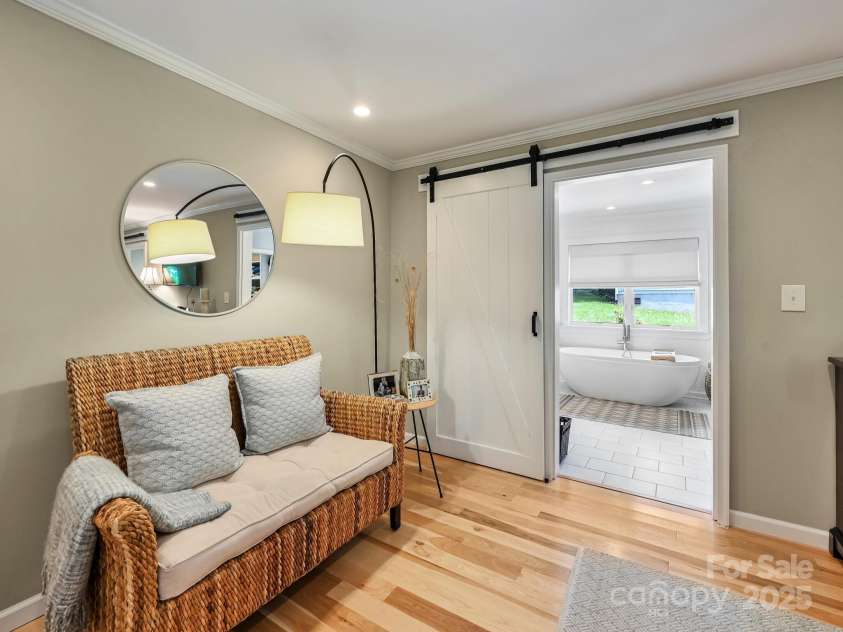 110 Aurora Drive, Asheville, NC 28805.  MLS# CAR4306684, YatesRealty ID 17541. 