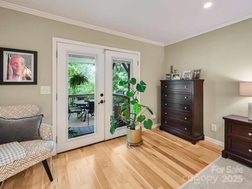 110 Aurora Drive, Asheville, NC 28805.  MLS# CAR4306684, YatesRealty ID 17541. 