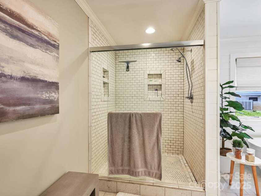 110 Aurora Drive, Asheville, NC 28805.  MLS# CAR4306684, YatesRealty ID 17541. 