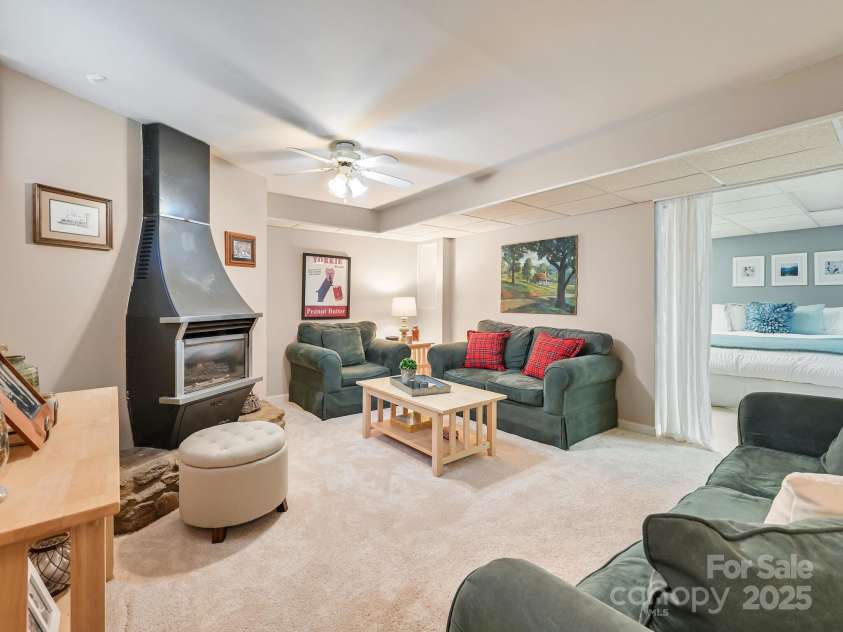 110 Aurora Drive, Asheville, NC 28805.  MLS# CAR4306684, YatesRealty ID 17541. 