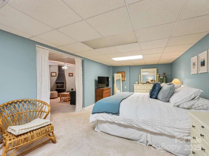 110 Aurora Drive, Asheville, NC 28805.  MLS# CAR4306684, YatesRealty ID 17541. 