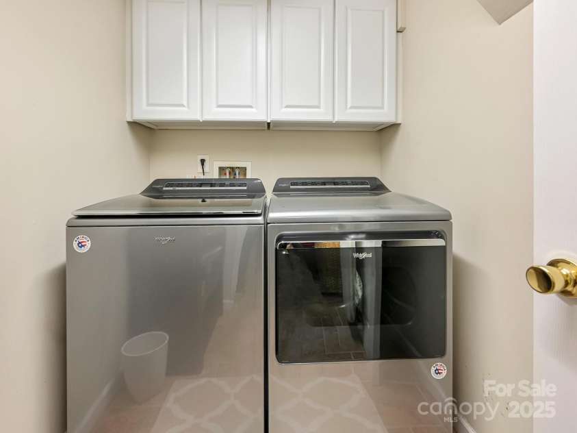 110 Aurora Drive, Asheville, NC 28805.  MLS# CAR4306684, YatesRealty ID 17541. 