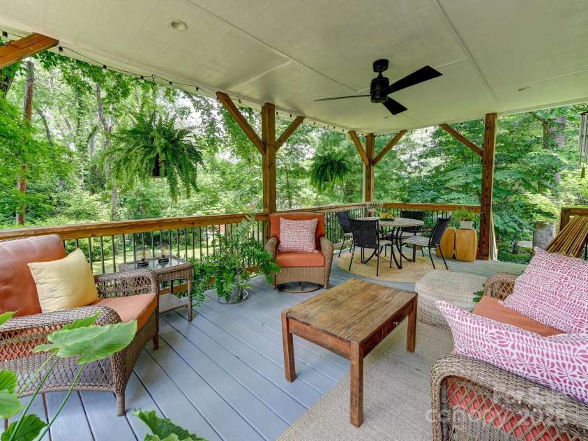 110 Aurora Drive, Asheville, NC 28805.  MLS# CAR4306684, YatesRealty ID 17541. 