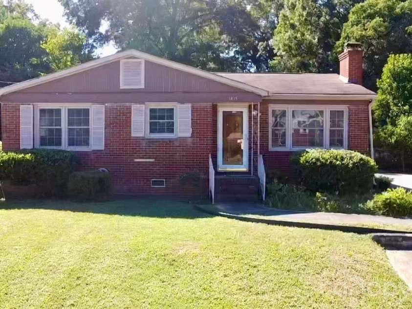 1435 Dean Street, Charlotte, NC 28216.  MLS# CAR4429193, YatesRealty ID 17541. 