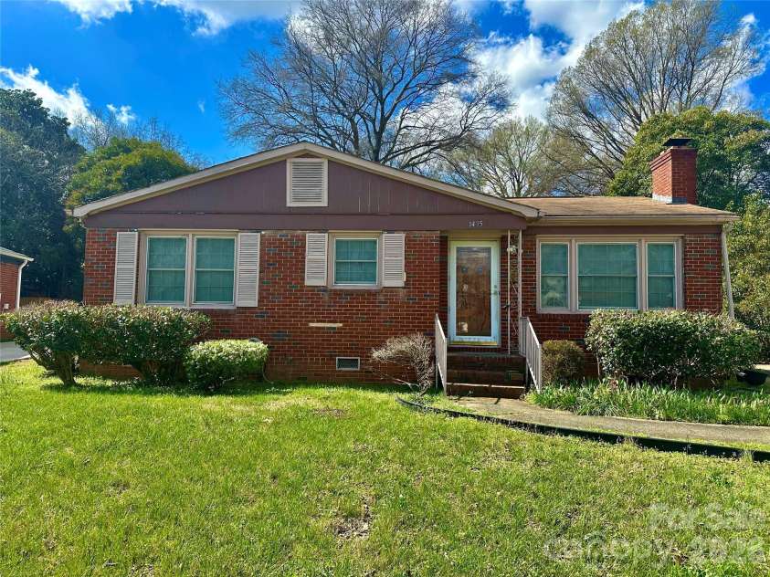 1435 Dean Street, Charlotte, NC 28216.  MLS# CAR4429193, YatesRealty ID 17541. 