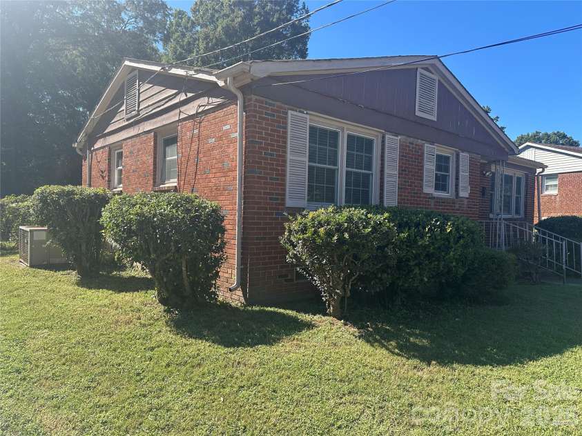 1435 Dean Street, Charlotte, NC 28216.  MLS# CAR4429193, YatesRealty ID 17541. 