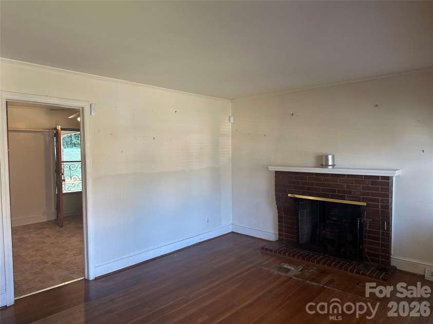 1435 Dean Street, Charlotte, NC 28216.  MLS# CAR4429193, YatesRealty ID 17541. 