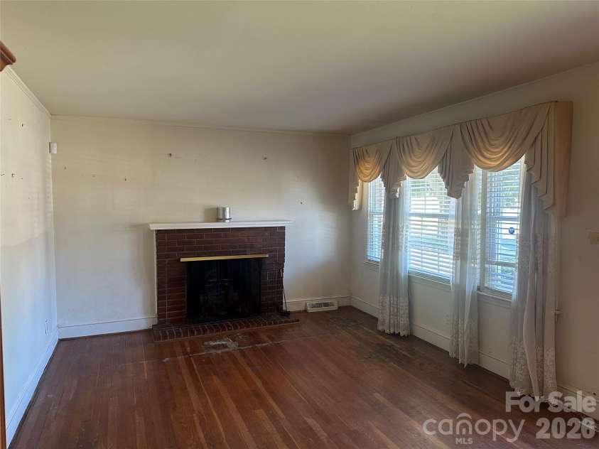 1435 Dean Street, Charlotte, NC 28216.  MLS# CAR4429193, YatesRealty ID 17541. 