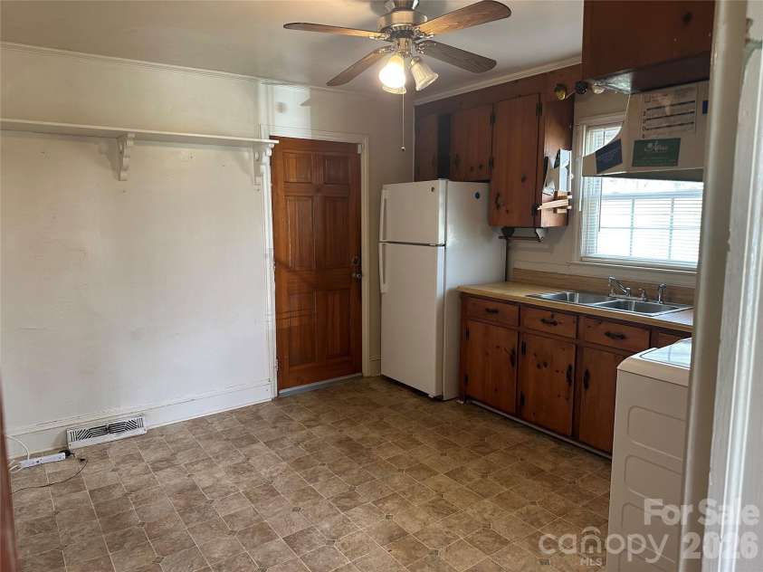 1435 Dean Street, Charlotte, NC 28216.  MLS# CAR4429193, YatesRealty ID 17541. 