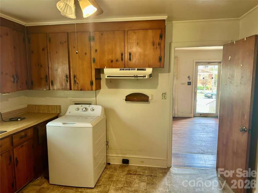 1435 Dean Street, Charlotte, NC 28216.  MLS# CAR4429193, YatesRealty ID 17541. 