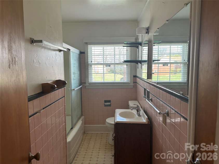1435 Dean Street, Charlotte, NC 28216.  MLS# CAR4429193, YatesRealty ID 17541. 