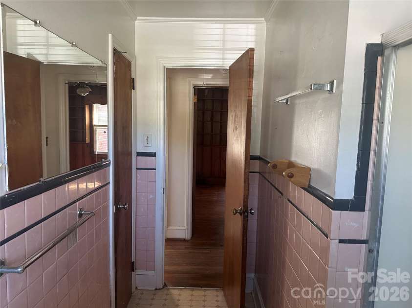1435 Dean Street, Charlotte, NC 28216.  MLS# CAR4429193, YatesRealty ID 17541. 