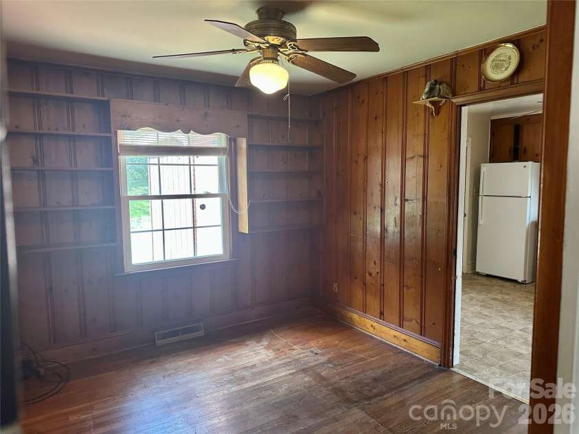 1435 Dean Street, Charlotte, NC 28216.  MLS# CAR4429193, YatesRealty ID 17541. 