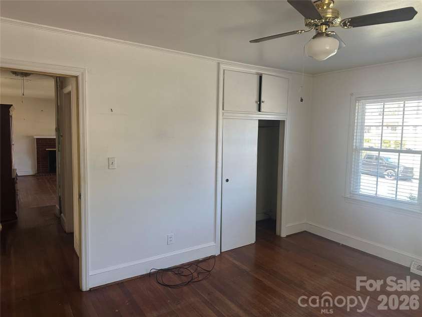 1435 Dean Street, Charlotte, NC 28216.  MLS# CAR4429193, YatesRealty ID 17541. 