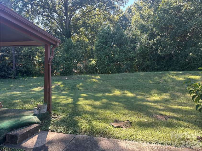 1435 Dean Street, Charlotte, NC 28216.  MLS# CAR4429193, YatesRealty ID 17541. 