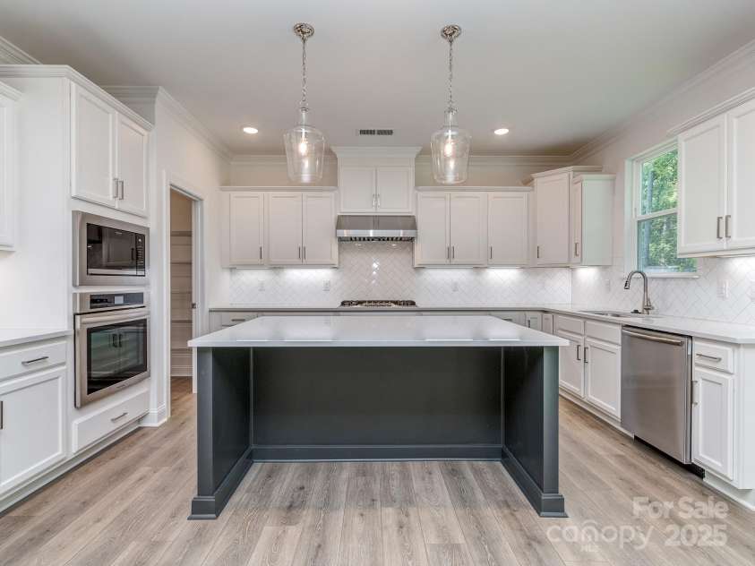7108 Hambright Road, Huntersville, NC 28078.  MLS# CAR4267647, YatesRealty ID 17542. 