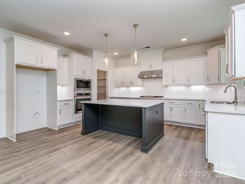 7108 Hambright Road, Huntersville, NC 28078.  MLS# CAR4267647, YatesRealty ID 17542. 
