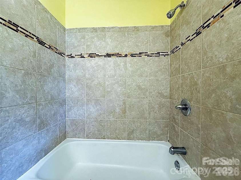 3220 Wiseman Drive, Charlotte, NC 28227.  MLS# CAR4396959, YatesRealty ID 17544. 