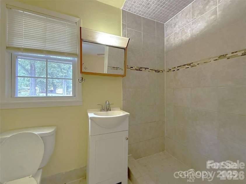 3220 Wiseman Drive, Charlotte, NC 28227.  MLS# CAR4396959, YatesRealty ID 17544. 