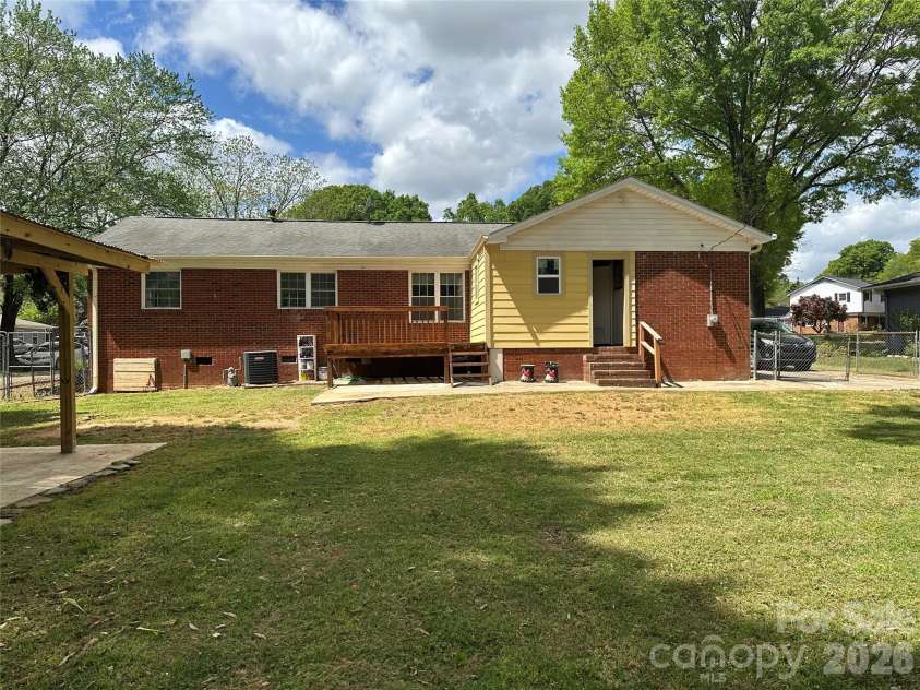 3220 Wiseman Drive, Charlotte, NC 28227.  MLS# CAR4396959, YatesRealty ID 17544. 