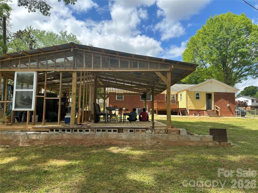 3220 Wiseman Drive, Charlotte, NC 28227.  MLS# CAR4396959, YatesRealty ID 17544. 