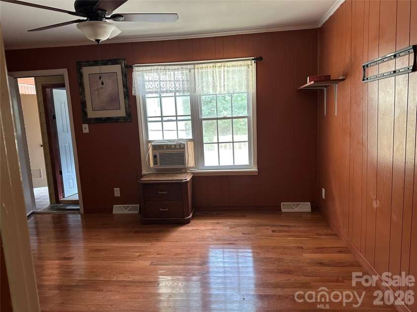 3220 Wiseman Drive, Charlotte, NC 28227.  MLS# CAR4396959, YatesRealty ID 17544. Living room