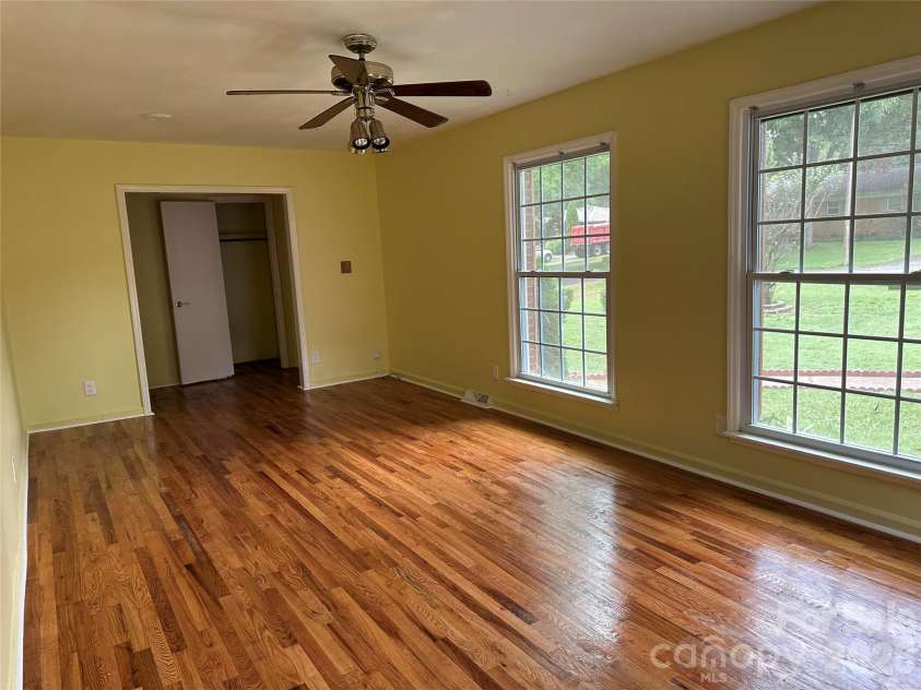 3220 Wiseman Drive, Charlotte, NC 28227.  MLS# CAR4396959, YatesRealty ID 17544. Room1