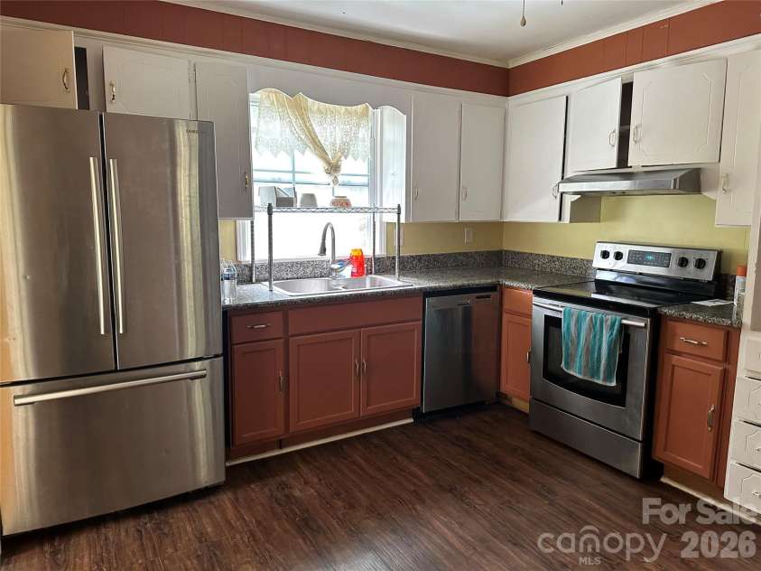3220 Wiseman Drive, Charlotte, NC 28227.  MLS# CAR4396959, YatesRealty ID 17544. View of kitchen