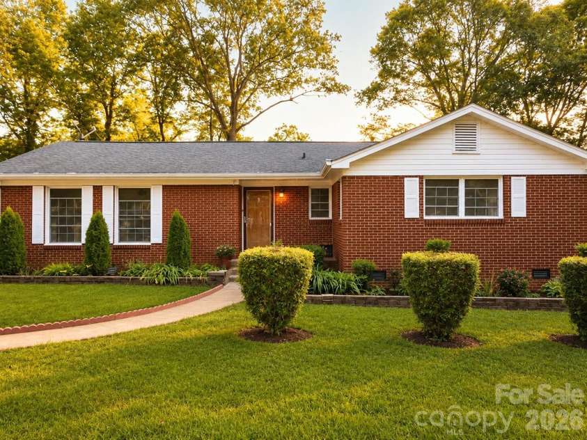3220 Wiseman Drive, Charlotte, NC 28227.  MLS# CAR4396959, YatesRealty ID 17544. Welcome to 3220 Wiseman Dr