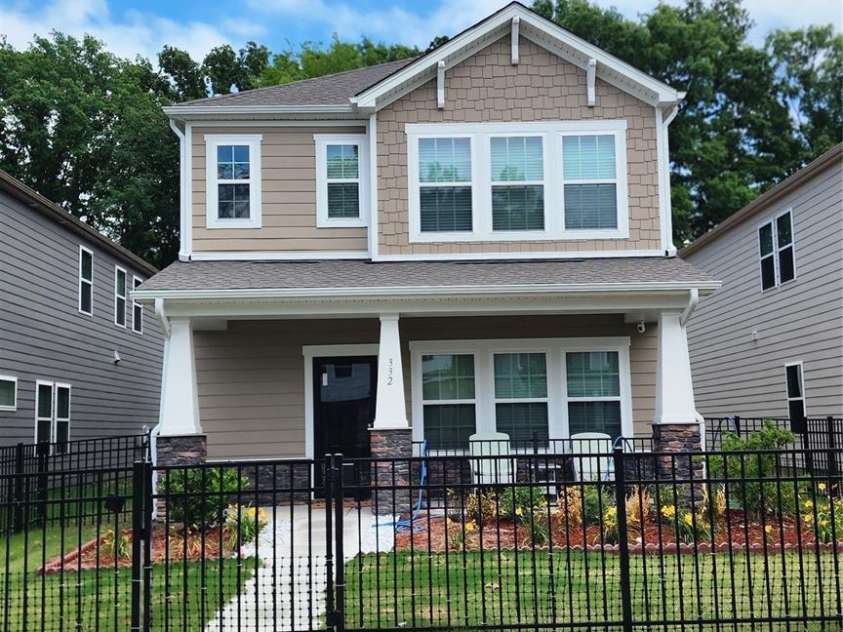 332 Cranford Drive, Pineville, NC 28134.  MLS# CAR4266216, YatesRealty ID 17544. 