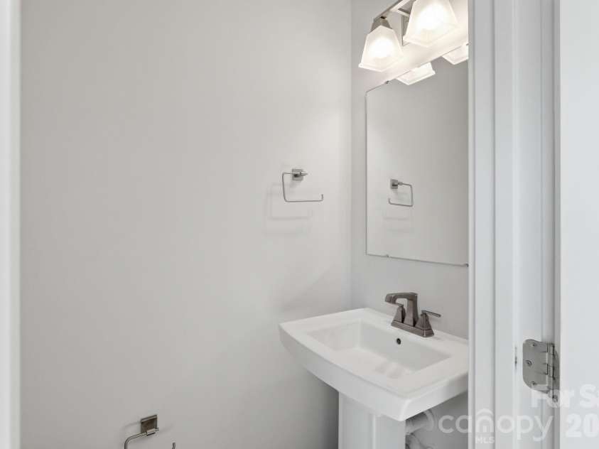 408 Tristram Lane, Charlotte, NC 28205.  MLS# CAR4415475, YatesRealty ID 17545. 
