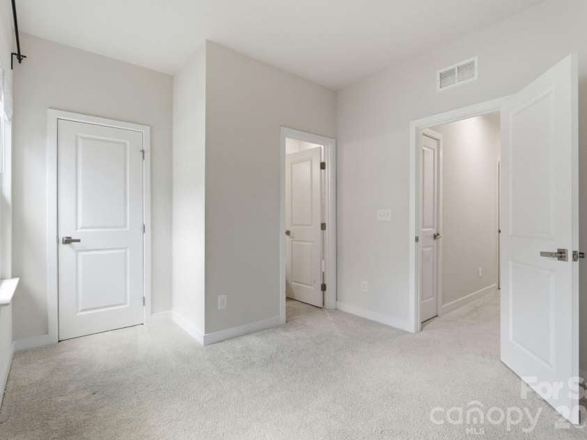 408 Tristram Lane, Charlotte, NC 28205.  MLS# CAR4415475, YatesRealty ID 17545. 