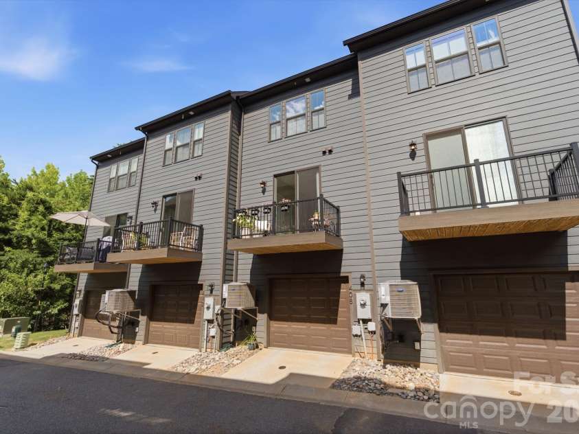 408 Tristram Lane, Charlotte, NC 28205.  MLS# CAR4415475, YatesRealty ID 17545. 