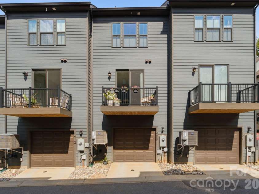 408 Tristram Lane, Charlotte, NC 28205.  MLS# CAR4415475, YatesRealty ID 17545. 