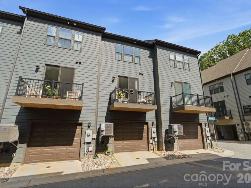 408 Tristram Lane, Charlotte, NC 28205.  MLS# CAR4415475, YatesRealty ID 17545. 