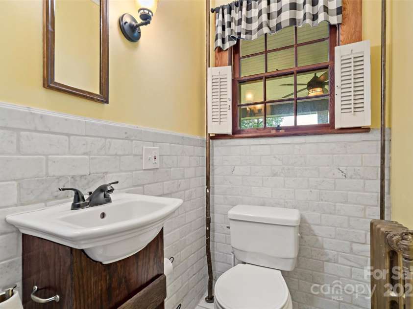 147 Preservation Way, Waynesville, NC 28786.  MLS# CAR4264584, YatesRealty ID 17550. 1/2 bath off kitchen