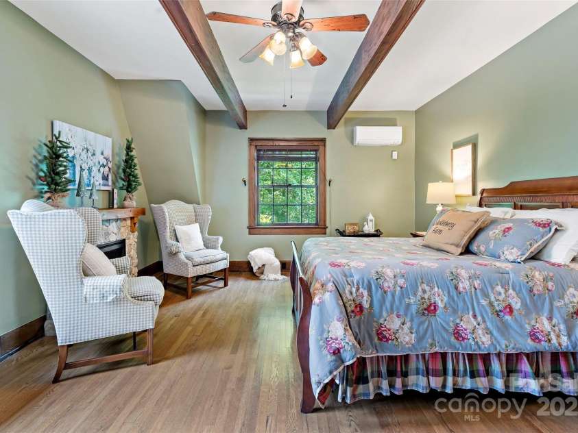 147 Preservation Way, Waynesville, NC 28786.  MLS# CAR4264584, YatesRealty ID 17550. 2nd floor primary bedroom