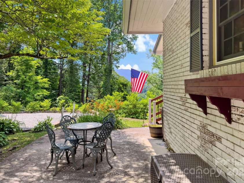147 Preservation Way, Waynesville, NC 28786.  MLS# CAR4264584, YatesRealty ID 17550. Gorgeous outdoor space