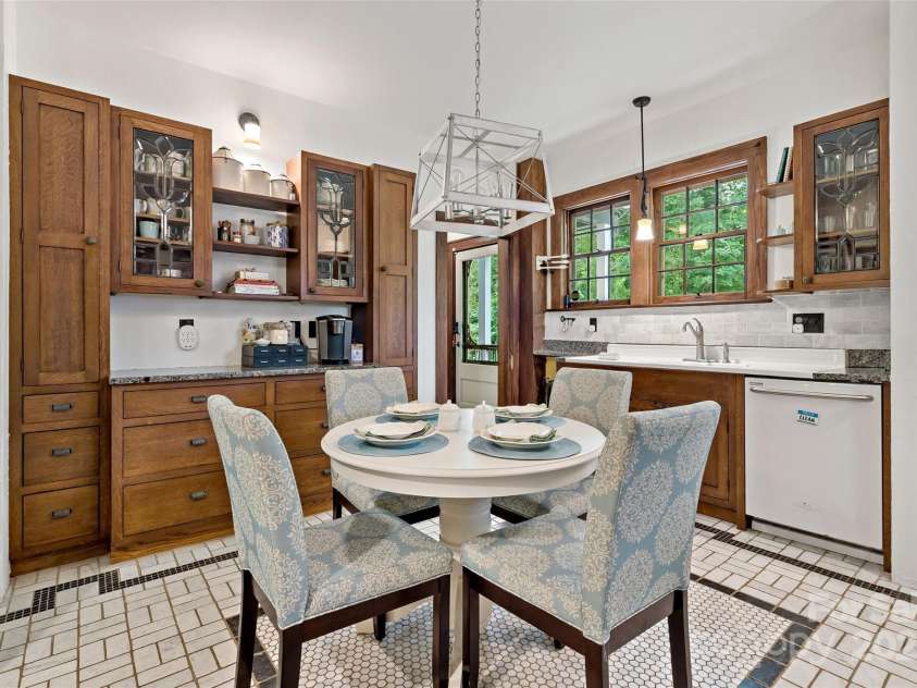 147 Preservation Way, Waynesville, NC 28786.  MLS# CAR4264584, YatesRealty ID 17550. Kitchen