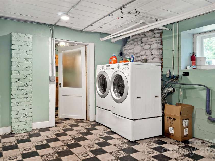 147 Preservation Way, Waynesville, NC 28786.  MLS# CAR4264584, YatesRealty ID 17550. Large Laundry Room in the basement