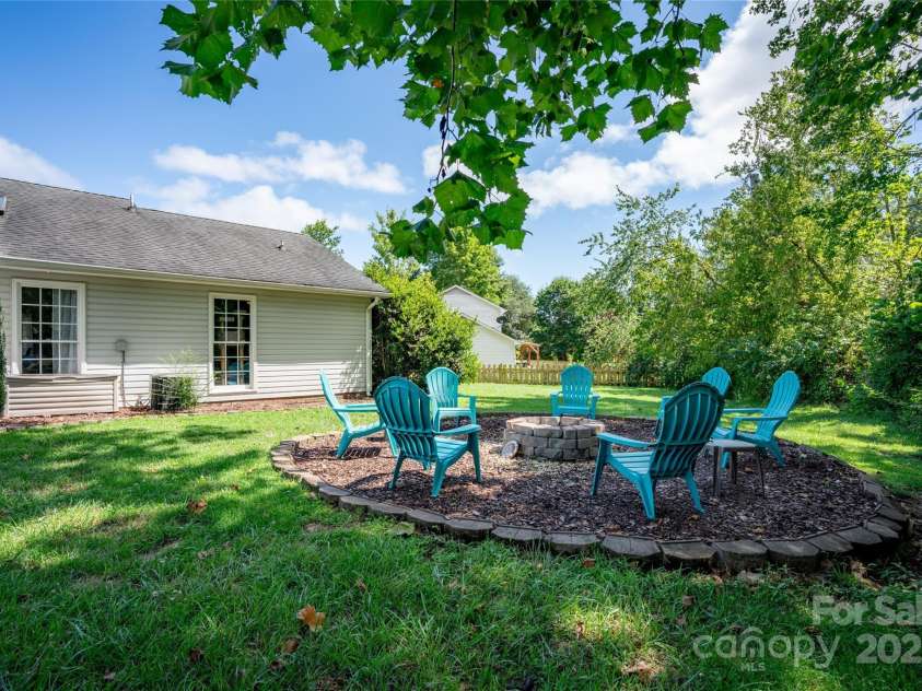60 Southchase Drive, Fletcher, NC 28732.  MLS# CAR4288335, YatesRealty ID 17551. 