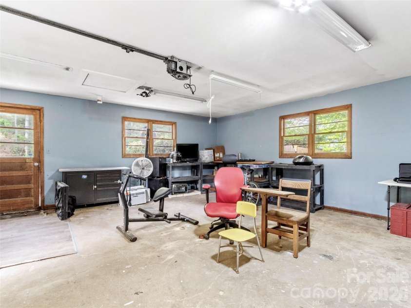 309 Presnell Street, Burnsville, NC 28714.  MLS# CAR4373358, YatesRealty ID 17553. 