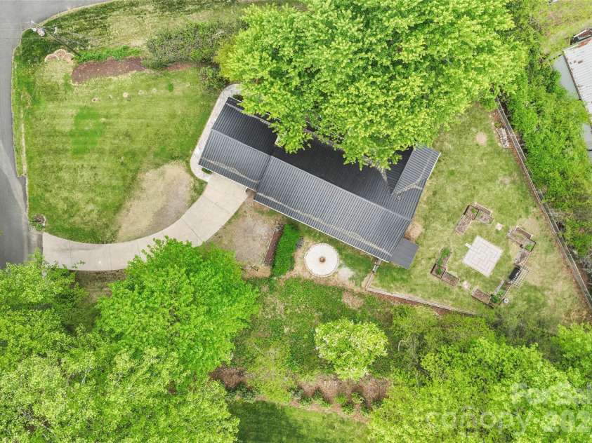 309 Presnell Street, Burnsville, NC 28714.  MLS# CAR4373358, YatesRealty ID 17553. 
